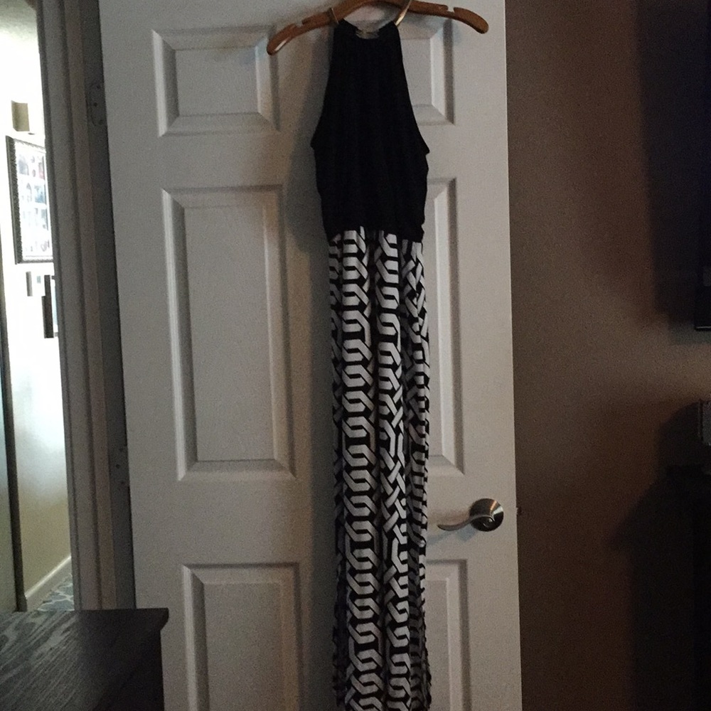 Black & white maxi dress with gold neckline,size M
